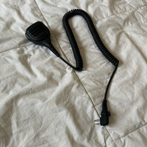 Black Handheld Shoulder Waterproof Speaker MIC For Radio 2-Pin K 3.5/2.5mm - Picture 6 of 7